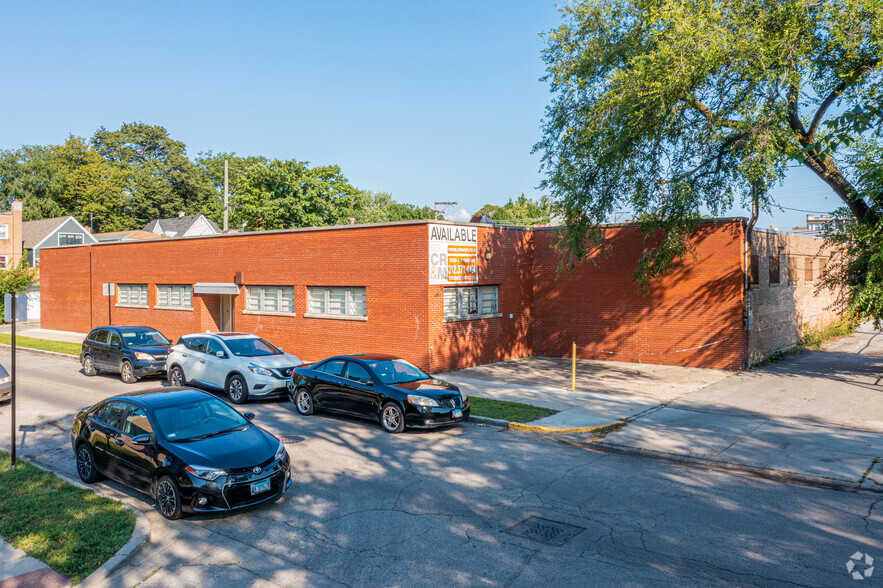 Primary Photo Of 1616 W Glenlake Ave, Chicago Light Distribution For Sale