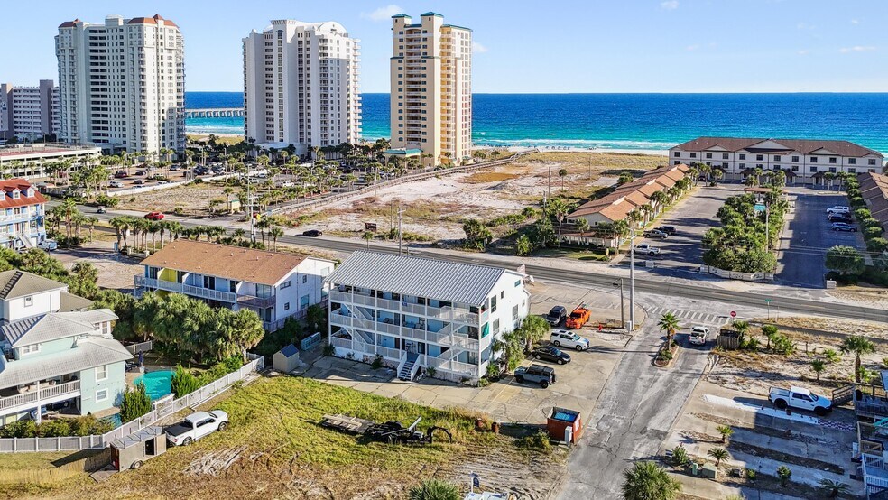 Primary Photo Of 8460 Gulf Blvd, Navarre Freestanding For Sale