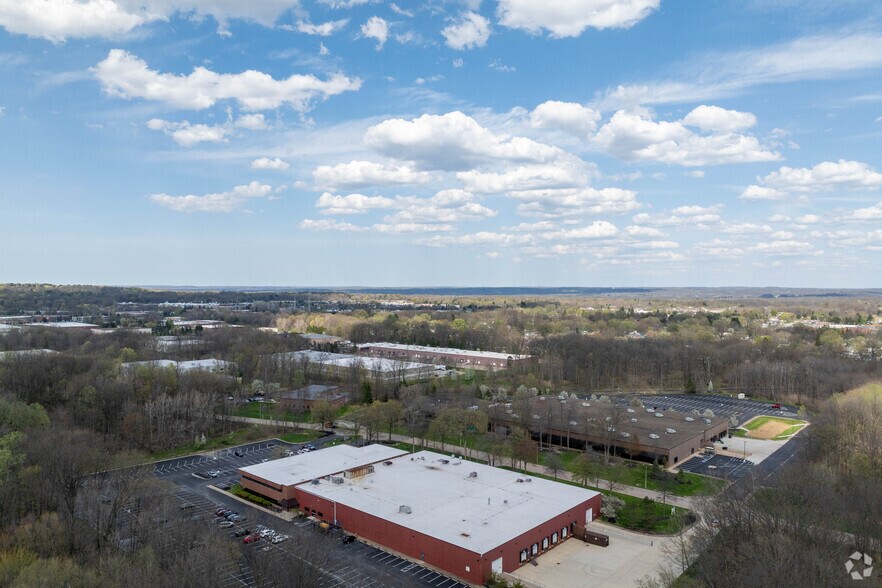 More Photos Of 6680 Parkland Blvd, Solon Warehouse For Lease