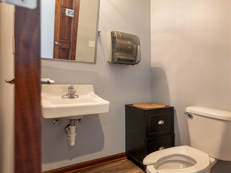 More Photos Of 105 6th Ave, Saint Albans Medical For Sale