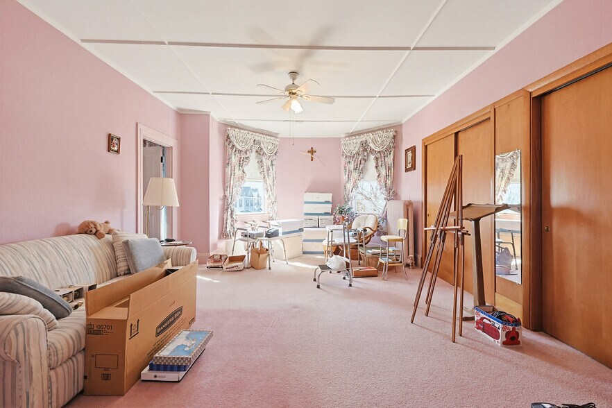 More Photos Of 1501 Lonsdale Ave, Lincoln General Retail For Sale