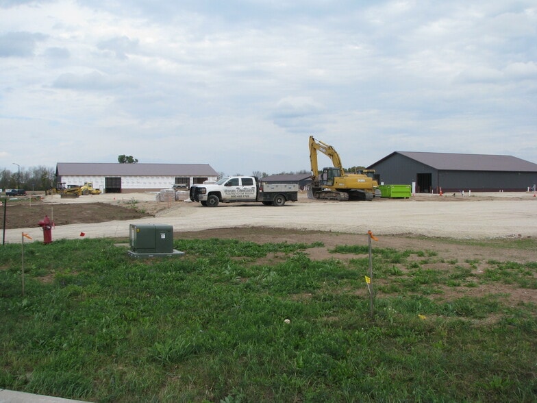 More Photos Of 3862 Norrie Dr, New Franken Showroom For Lease