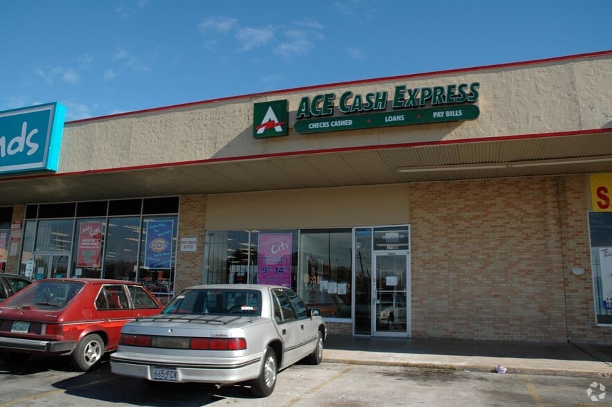 More Photos Of 3200 S Lancaster Rd, Dallas General Retail For Lease