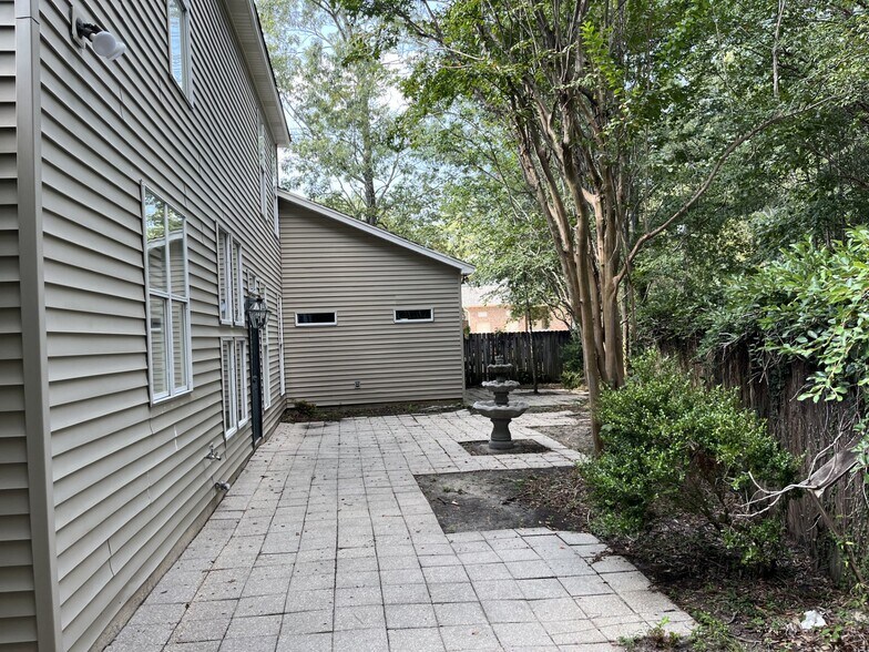 More Photos Of 2075 3rd St, Mandeville Office Residential For Sale