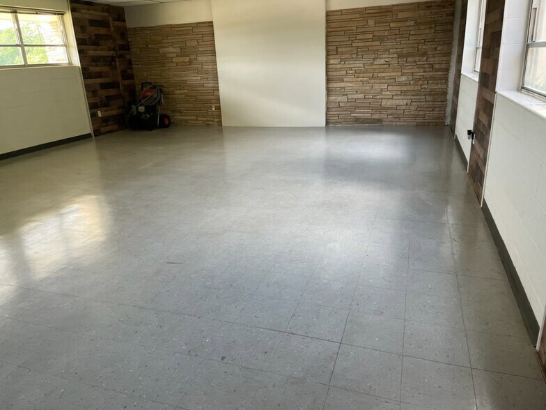 More Photos Of 3787 NW Loop 286, Paris Medical For Sale