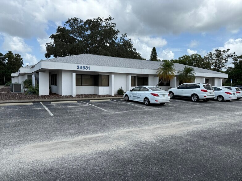 Primary Photo Of 34931 US Hwy 19 N, Palm Harbor Medical For Sale