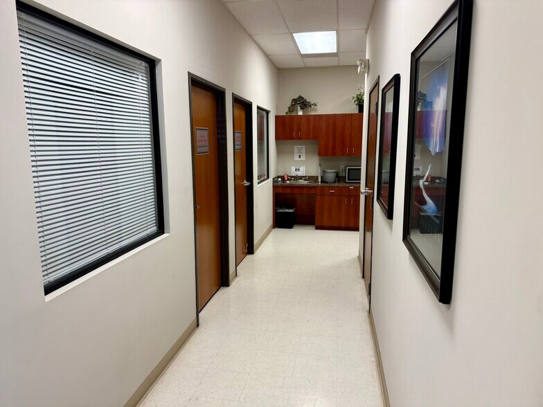 More Photos Of 110 E Barnett Dr, Cleburne Warehouse For Lease