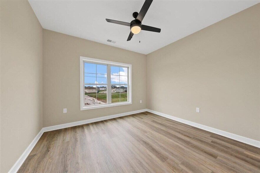 More Photos Of 721 Plano Rd, Bowling Green Apartments For Sale