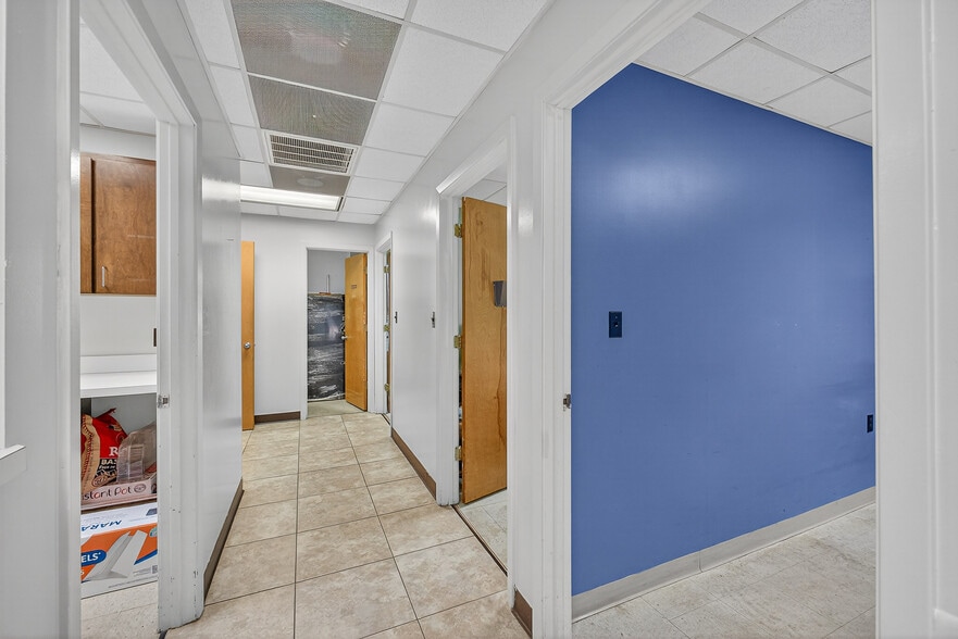 More Photos Of 1500 N Pace Blvd, Pensacola Freestanding For Sale