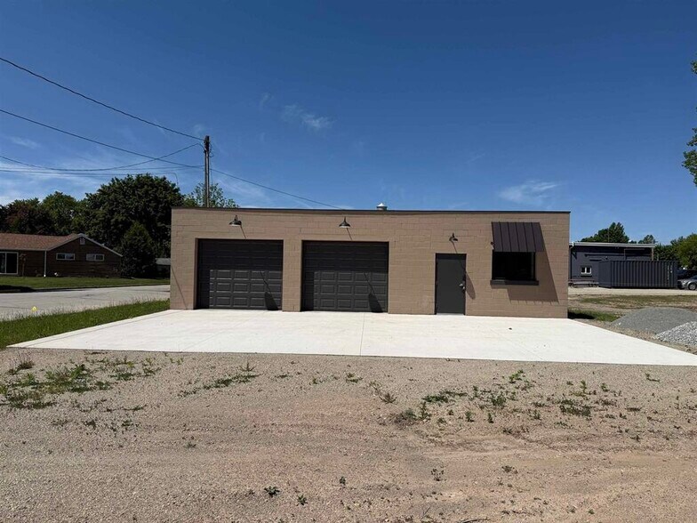 More Photos Of 349 Monroe St, Oconto Falls Service For Sale