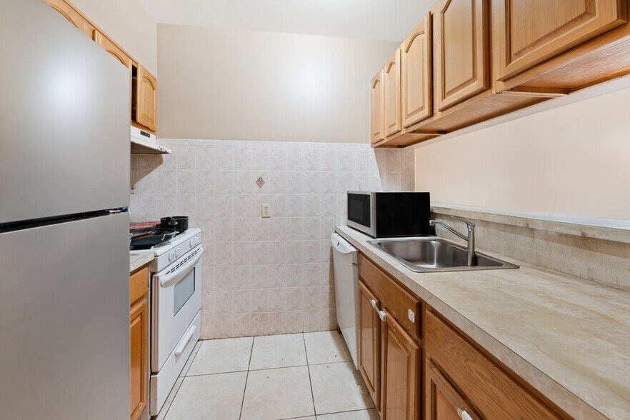 More Photos Of 614-616 Broadway, Bayonne Restaurant For Sale