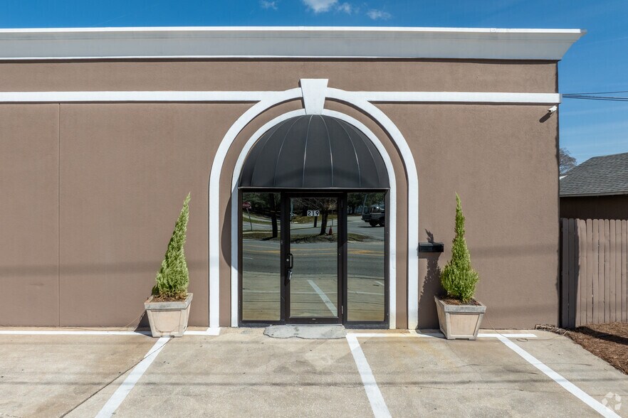 More Photos Of 217-231 Edgewood Ave S, Jacksonville Industrial For Sale