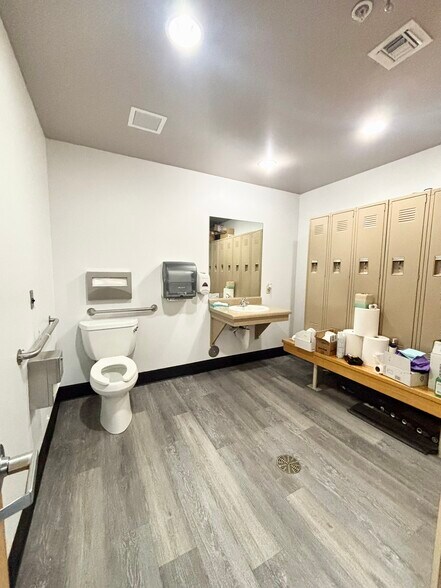 More Photos Of 1251 E McAndrews, Medford Restaurant For Lease