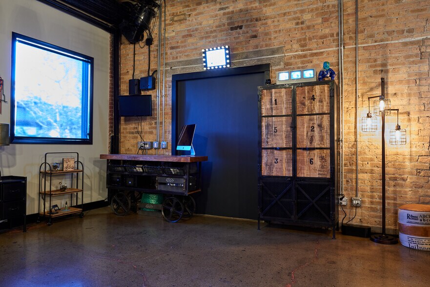 More Photos Of 4256 N Ravenswood Ave, Chicago Loft Creative Space For Lease