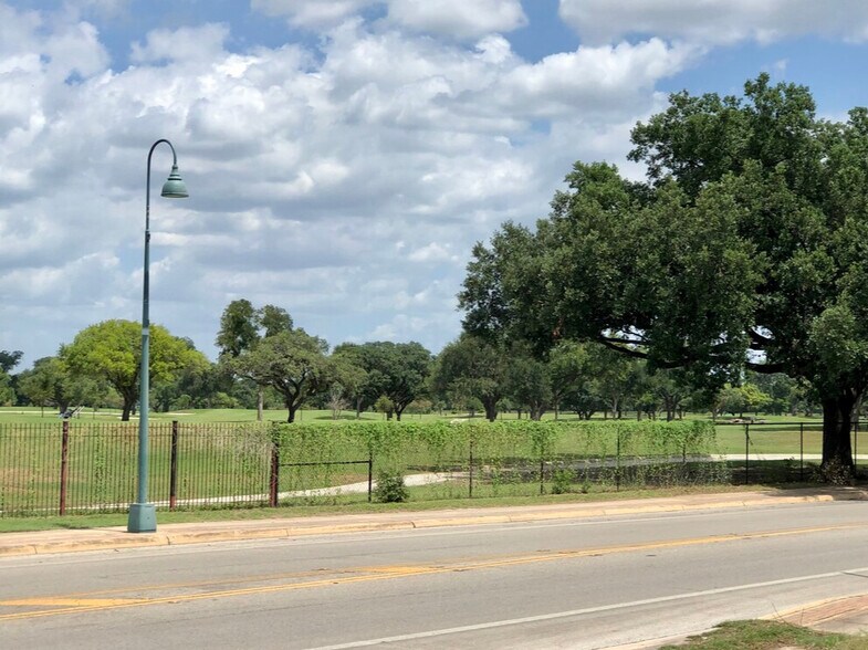 More Photos Of 1807 Mission Rd, San Antonio Freestanding For Sale