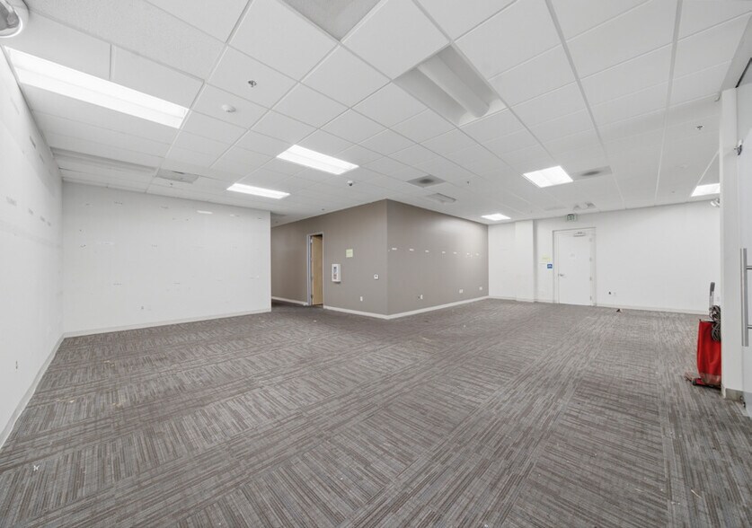 More Photos Of 2610 S Birch St, Santa Ana Warehouse For Lease