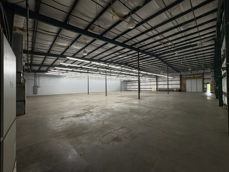 More Photos Of 1635-4 E Dixon Blvd, Shelby Flex For Lease
