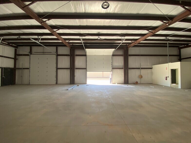More Photos Of 8219 S Camino de Cafe, Tucson Industrial For Lease