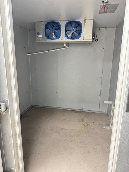 More Photos Of 130 New Towne Square Dr, Toledo Freestanding For Lease