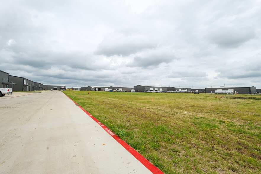 More Photos Of 000 Sales Dr, Waxahachie Warehouse For Lease