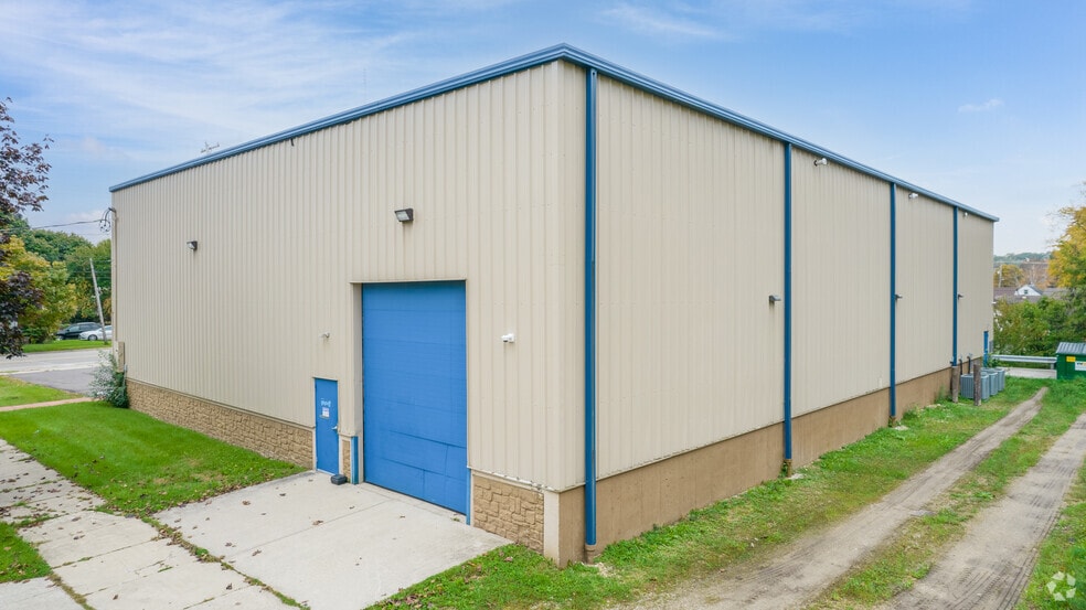 More Photos Of 1101 SW Butterworth St, Grand Rapids Warehouse For Lease