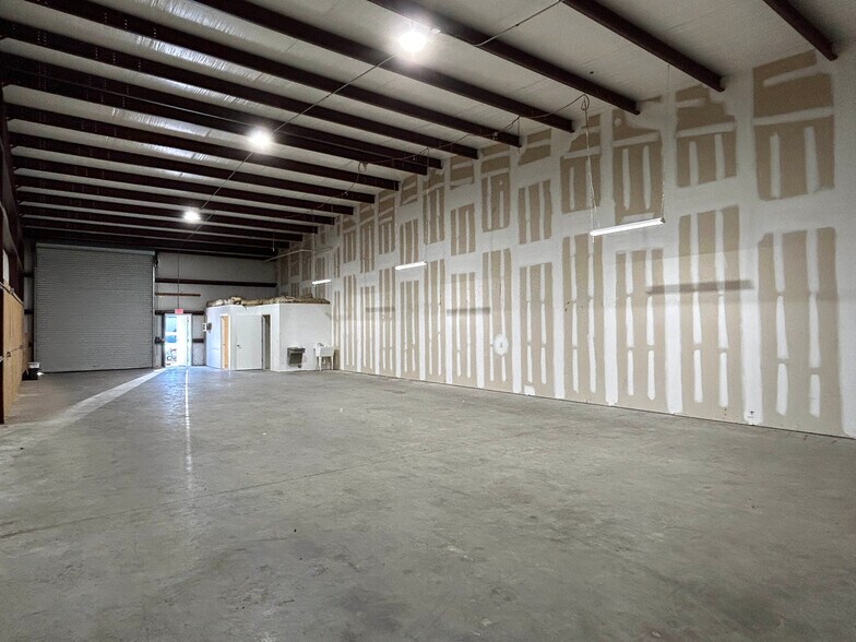 More Photos Of 3384 NE 34th ave, Wildwood Unknown For Lease