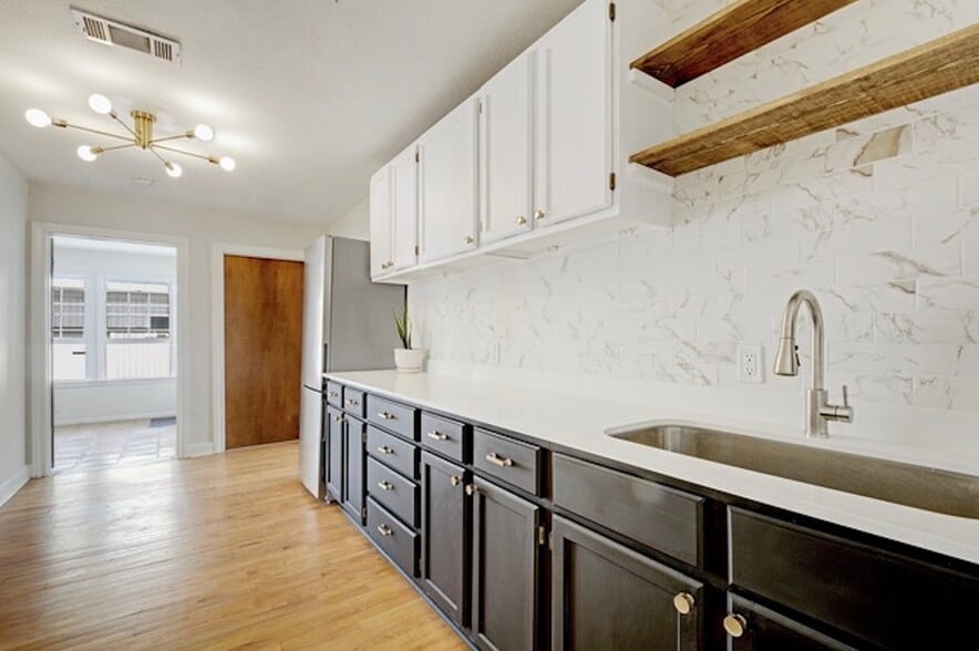 More Photos Of 2120 Oxford Ave, Austin Office For Lease
