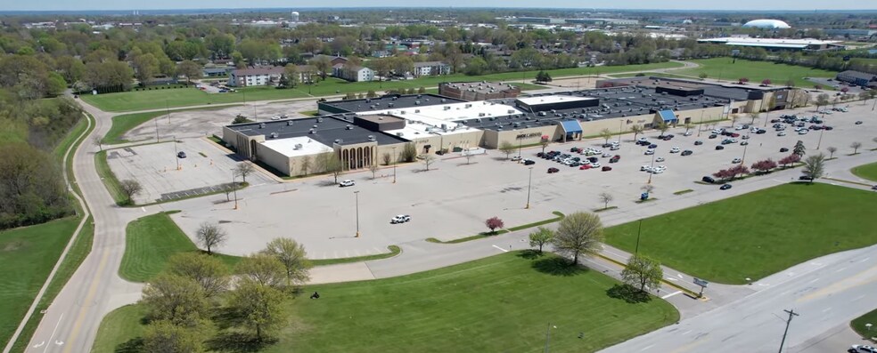 Primary Photo Of 550 S Gear Ave, West Burlington Storefront For Sale