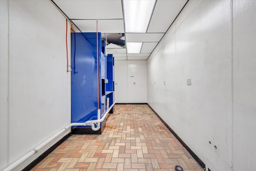 More Photos Of 1000 Electric Rd, Salem Convenience Store For Sale