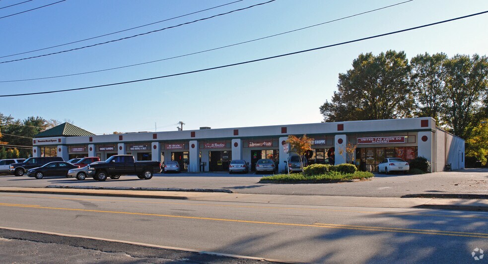 More Photos Of 305 W Mountain St, Kernersville Freestanding For Lease
