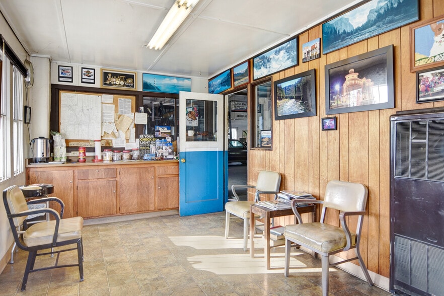 More Photos Of 1576 Petaluma Hill Rd, Santa Rosa Auto Repair For Sale