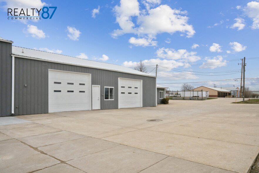 More Photos Of 1620 W Post Rd SW, Cedar Rapids Warehouse For Sale
