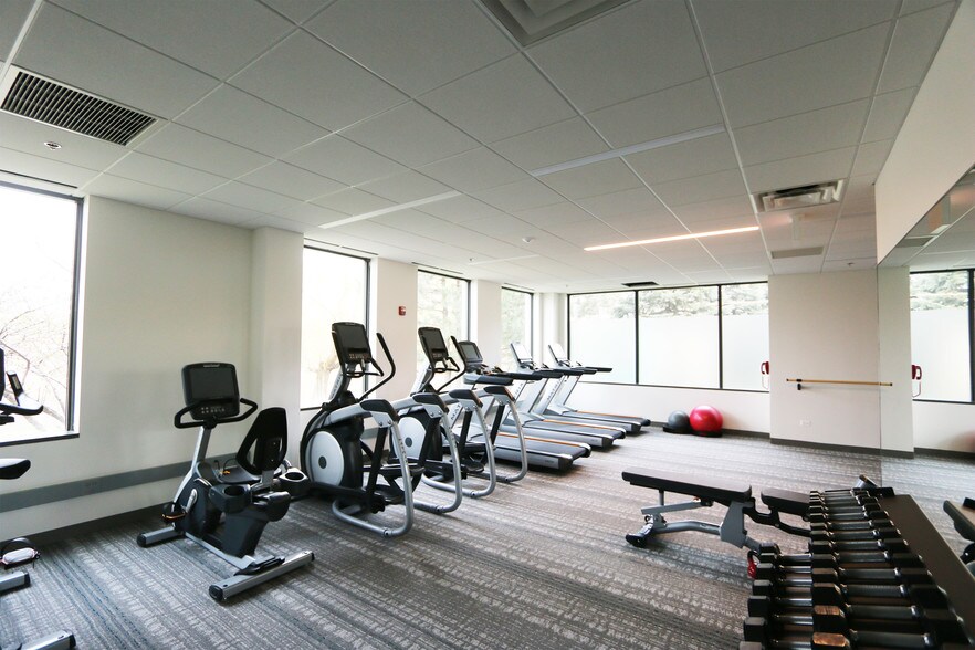 More Photos Of 535 E Diehl Rd, Naperville Office For Lease