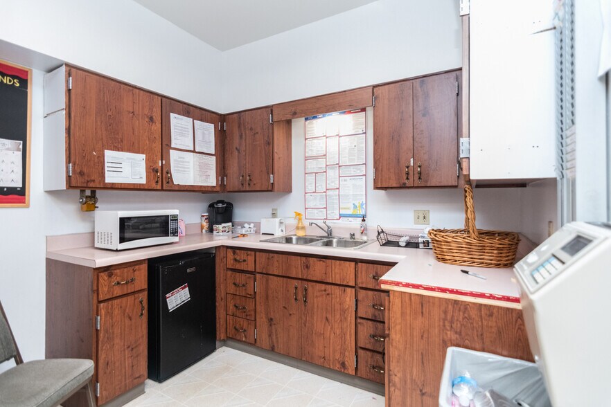 More Photos Of 2415 N Richmond St, Appleton Freestanding For Sale