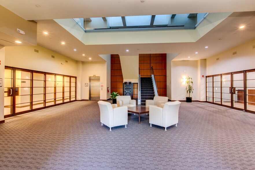 More Photos Of 373 Inverness Pkwy, Englewood Office For Lease