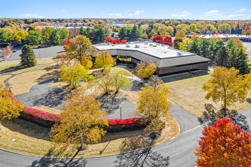 Primary Photo Of 1 Progress Dr, Horsham Township Office For Sale