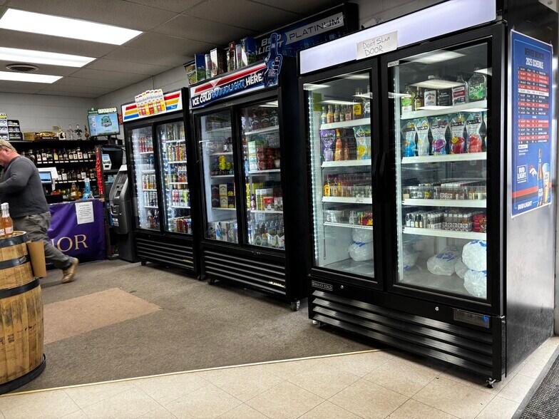 More Photos Of 529 Iris Dr, Sterling General Retail For Sale