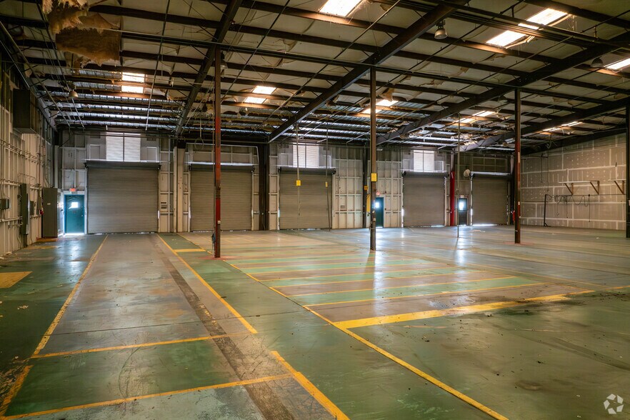 More Photos Of 5407 NW 44th Ave, Ocala Manufacturing For Lease
