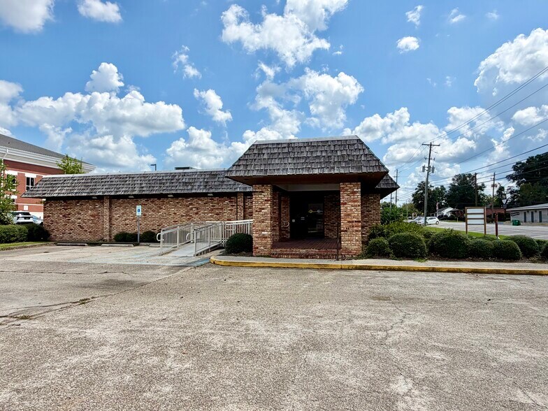 More Photos Of 906 Sixth Ave, Picayune Office For Sale