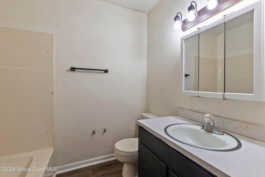 More Photos Of 3034 Jefferson St, Marianna Apartments For Sale