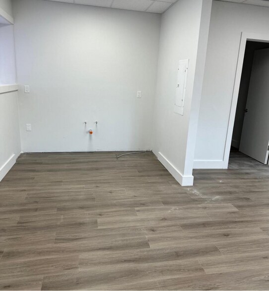 More Photos Of 172 King St E, Oshawa Office For Lease