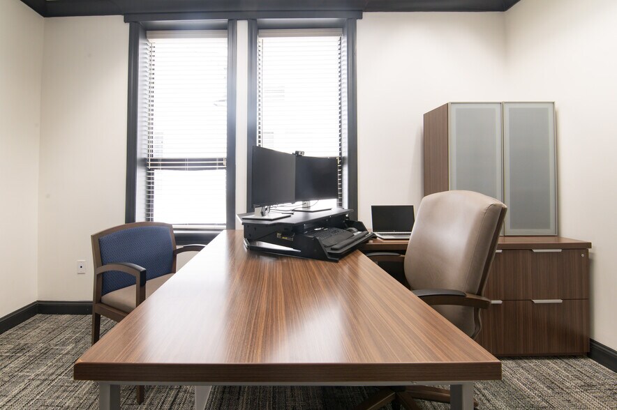 More Photos Of 442 W Kennedy Blvd, Tampa Office For Lease