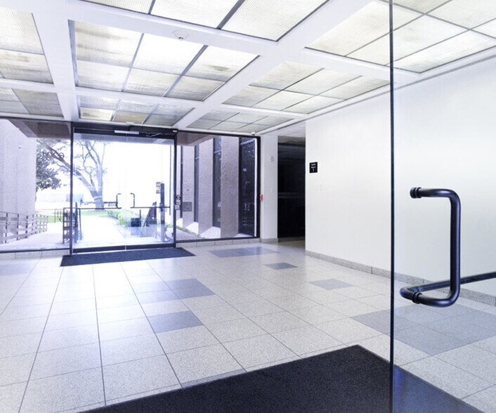 More Photos Of 6201 Bonhomme Rd, Houston Coworking Space