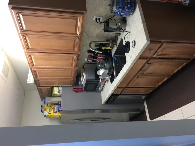 More Photos Of 7311-7323 NW 12th St, Miami Light Distribution For Sale