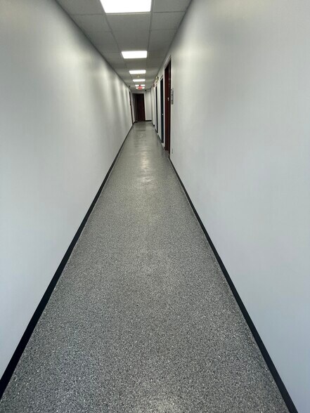 More Photos Of 3858-3870 Notre-Dame, Laval Office For Sale