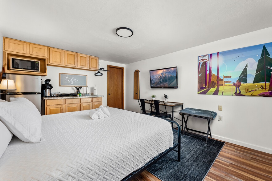 More Photos Of 3804 Wears Valley Rd, Sevierville Hotel For Sale