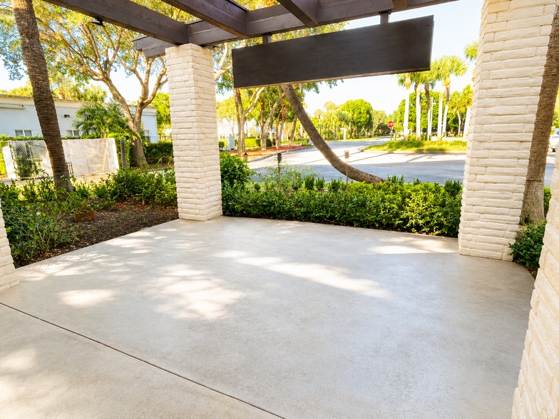 More Photos Of 3111 45th St, West Palm Beach Unknown For Lease
