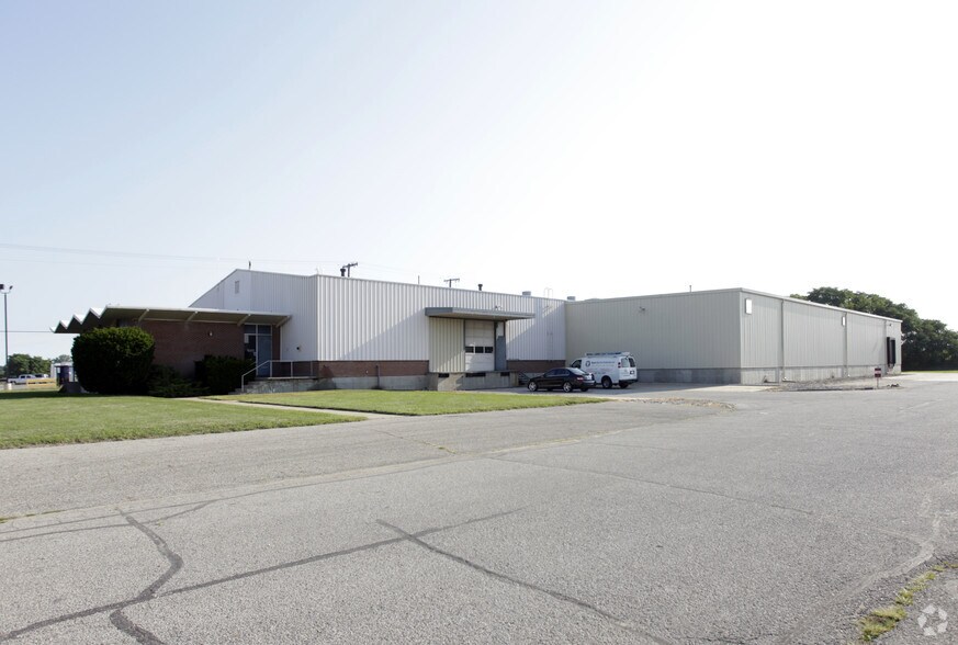 Primary Photo Of 811 S Eisenhower Dr, Goshen Warehouse For Lease