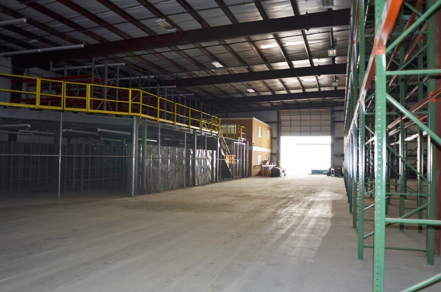 More Photos Of 16517 Bull Church Rd, Woodford Warehouse For Lease