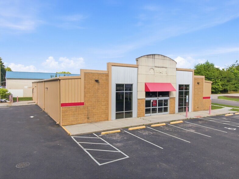 More Photos Of 800 W Main St, Radford Freestanding For Sale